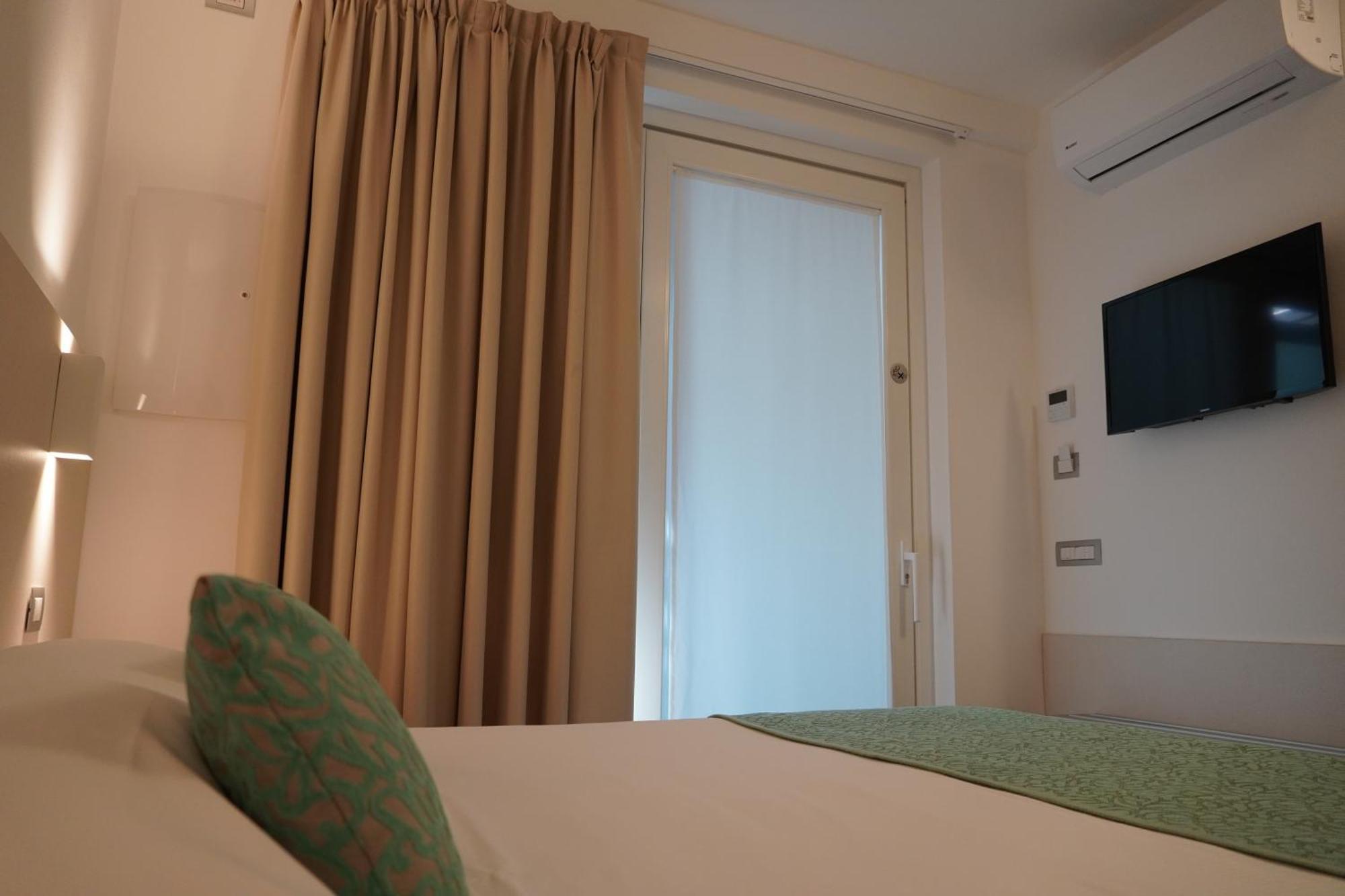 Hotel Ponti Angera Εξωτερικό φωτογραφία