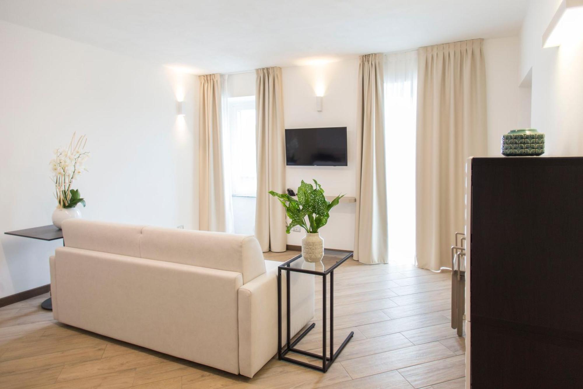 Hotel Ponti Angera Εξωτερικό φωτογραφία