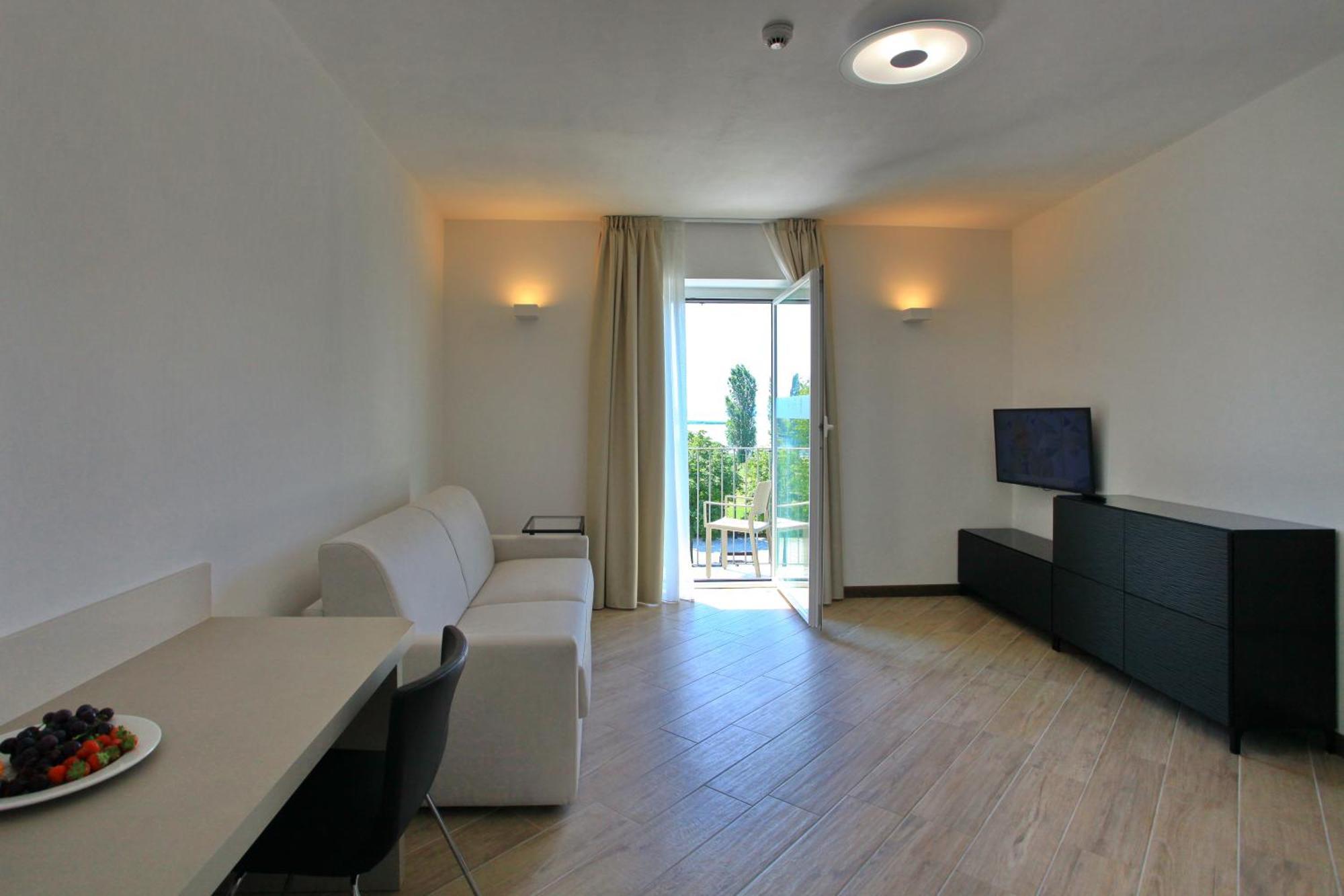 Hotel Ponti Angera Εξωτερικό φωτογραφία