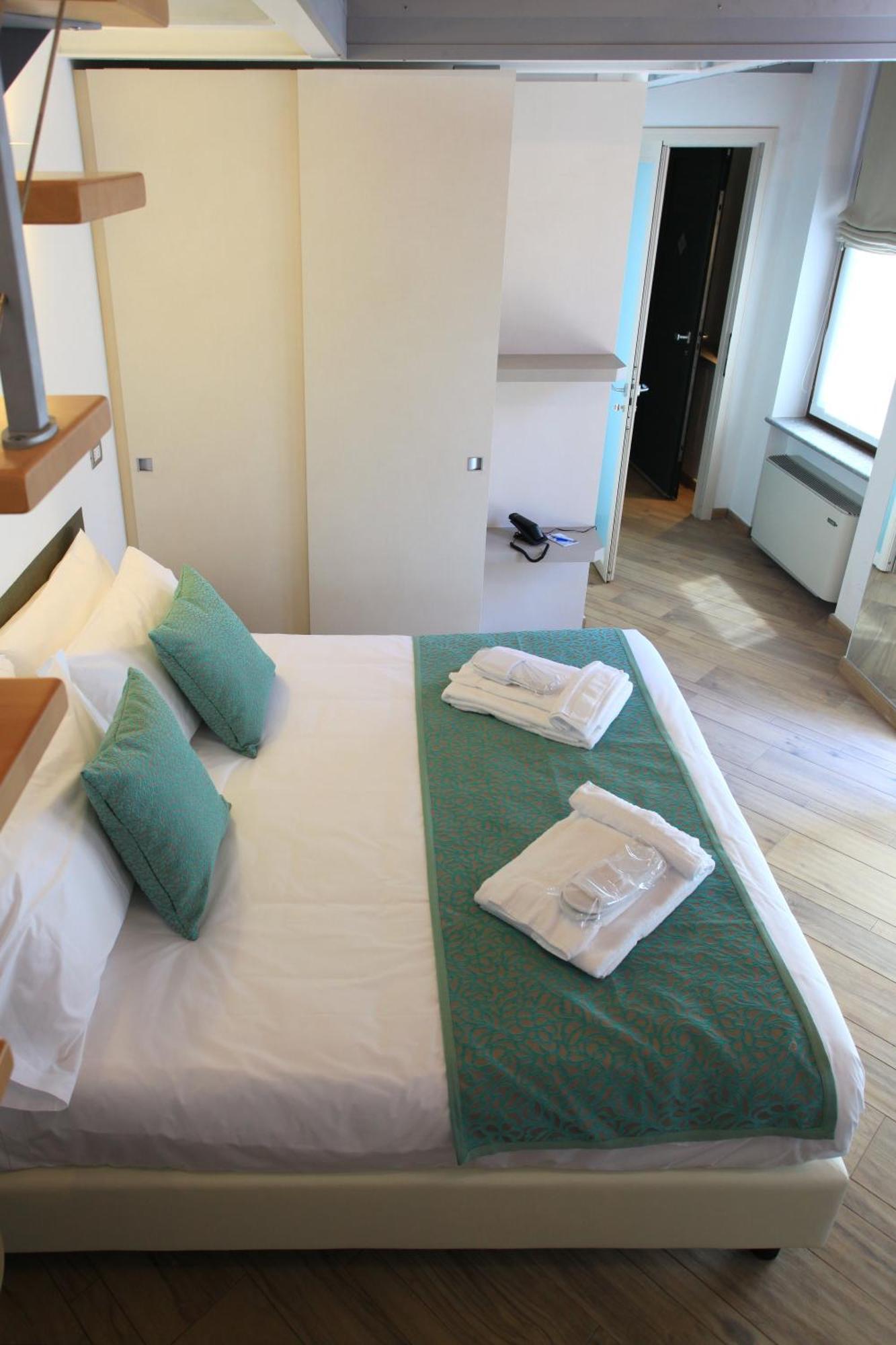 Hotel Ponti Angera Εξωτερικό φωτογραφία
