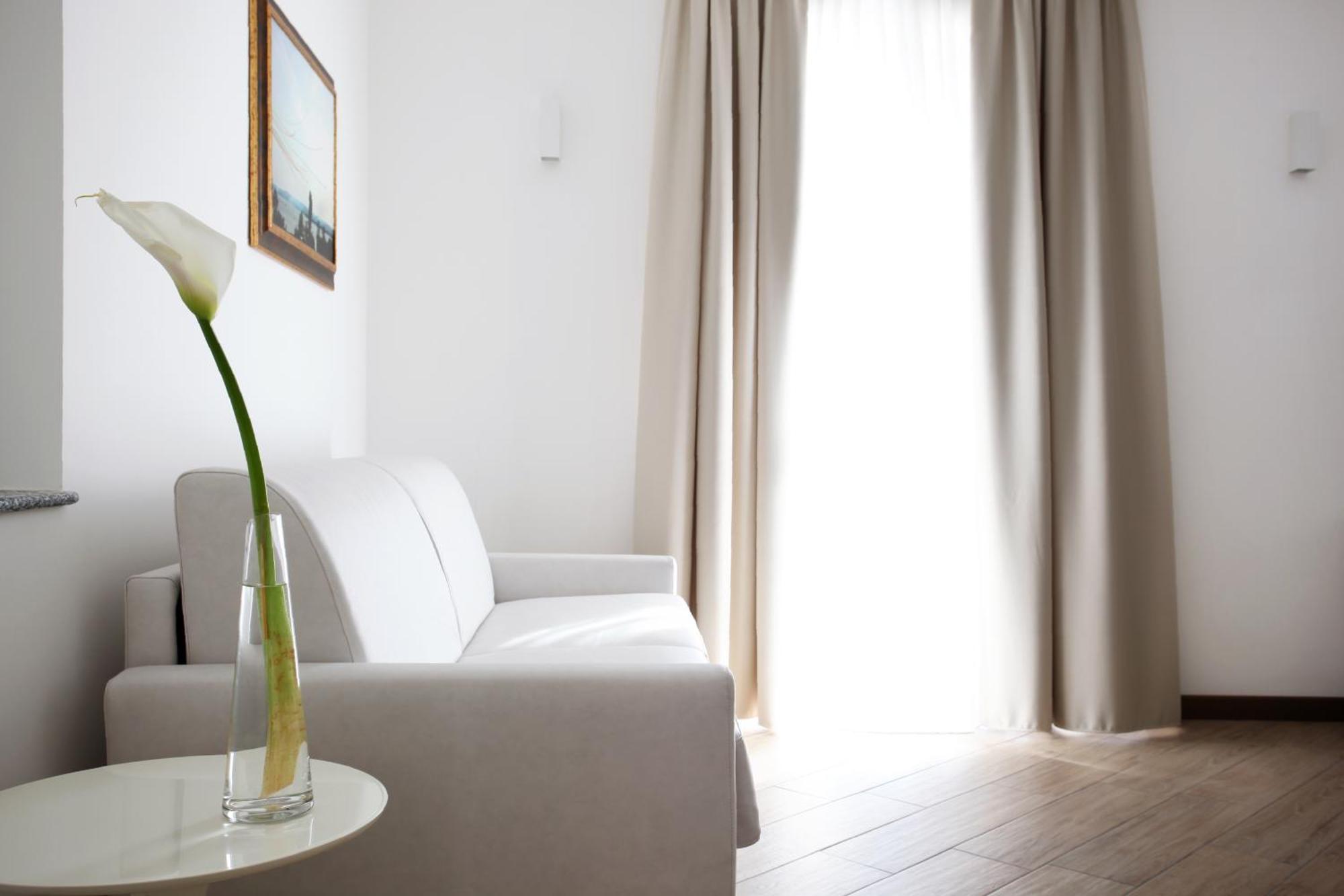 Hotel Ponti Angera Εξωτερικό φωτογραφία